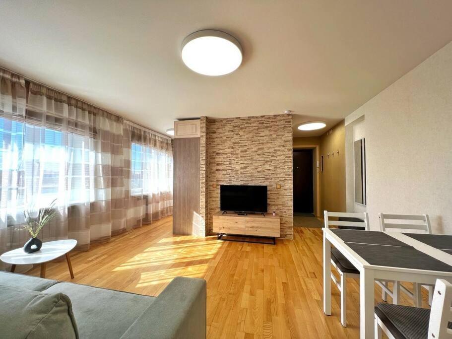 New Apartment With A View In The Town Center Narva Exteriör bild
