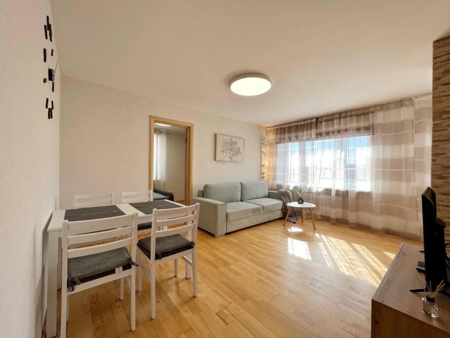 New Apartment With A View In The Town Center Narva Exteriör bild